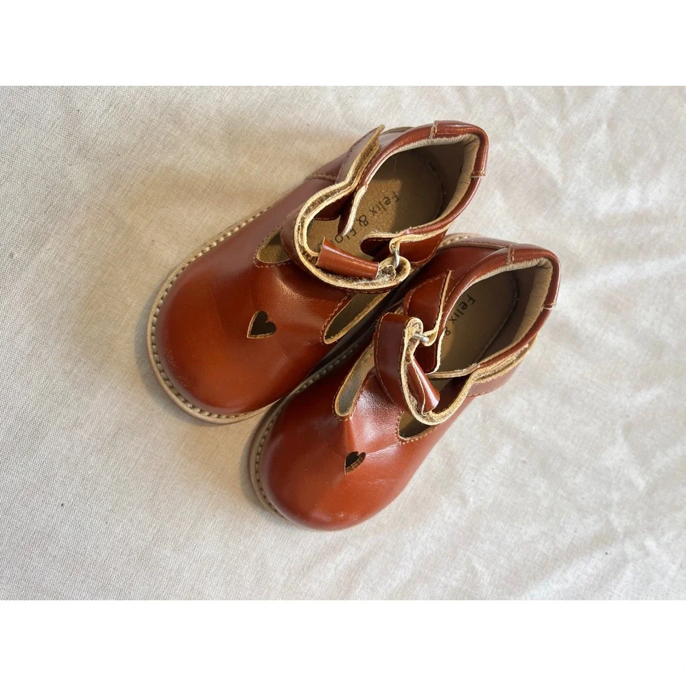 Felix & Flora Kids Brown Heart Cutout‎ T-Strap Mary Jane Shoes Baby Size 5.5